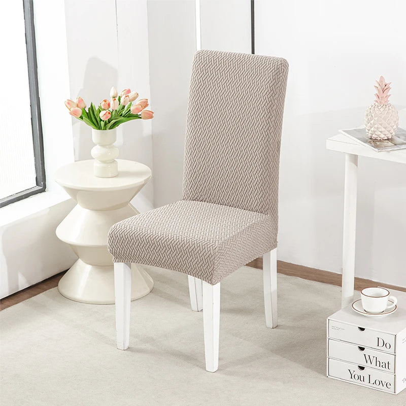 Rechaire — La housse design qui redonne vie à vos chaises.