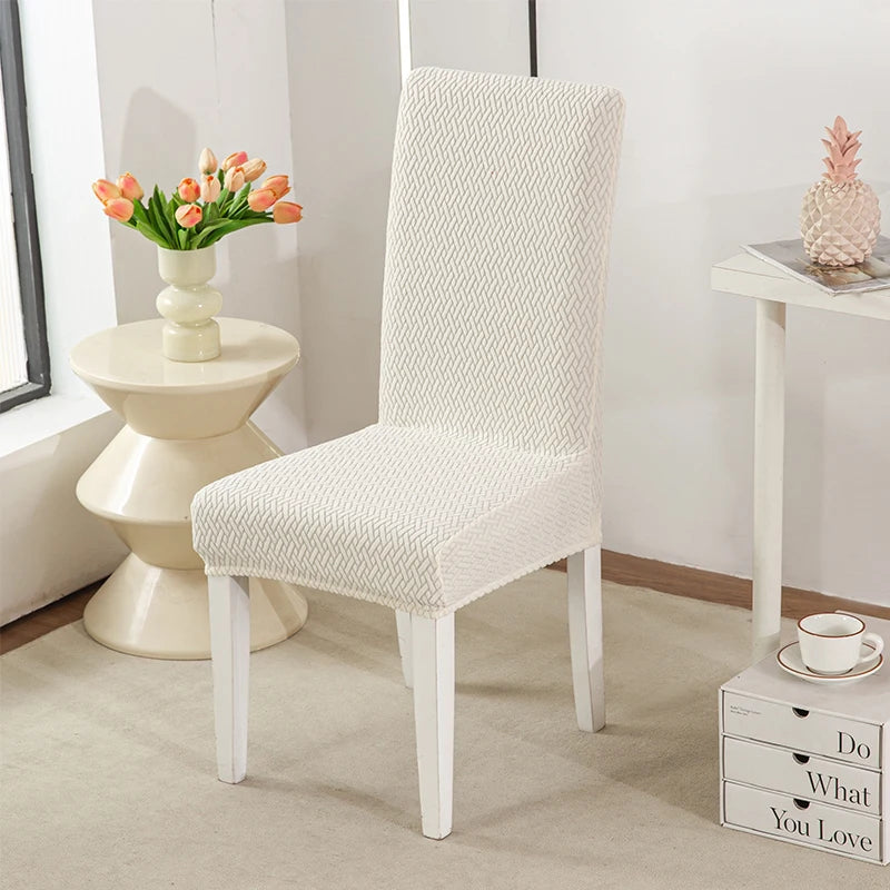 Rechaire — La housse design qui redonne vie à vos chaises.