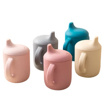 Charger l&#39;image dans la galerie, Tasse d’apprentissage en silicone – Antifuite &amp; nomade

