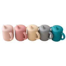 Charger l&#39;image dans la galerie, Tasse d’apprentissage en silicone – Antifuite &amp; nomade
