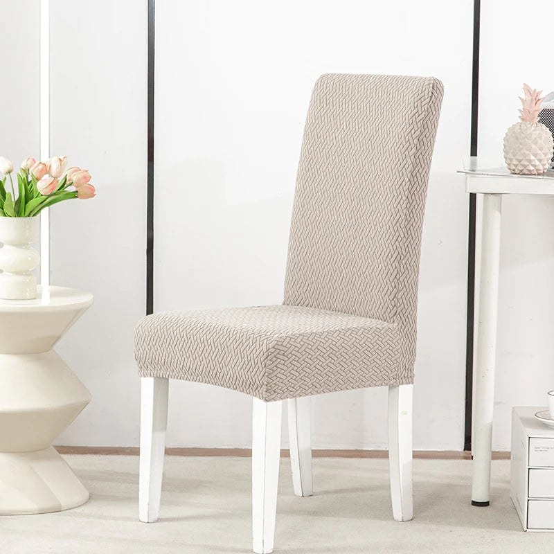 Rechaire — La housse design qui redonne vie à vos chaises.